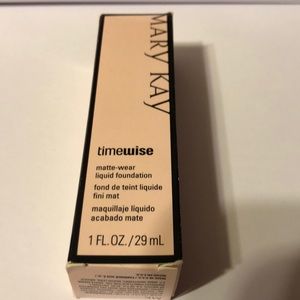 Matte - Wear Foundation (Timewise) Beige 5